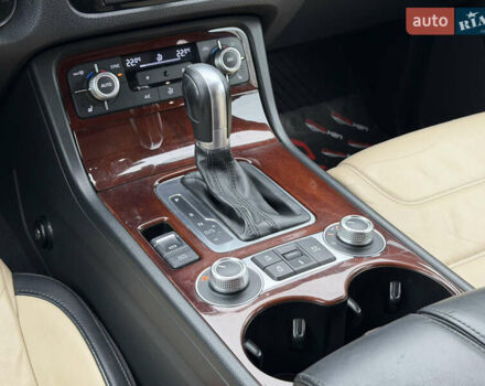 Серый Фольксваген Туарег, объемом двигателя 3 л и пробегом 228 тыс. км за 24900 $, фото 38 на Automoto.ua