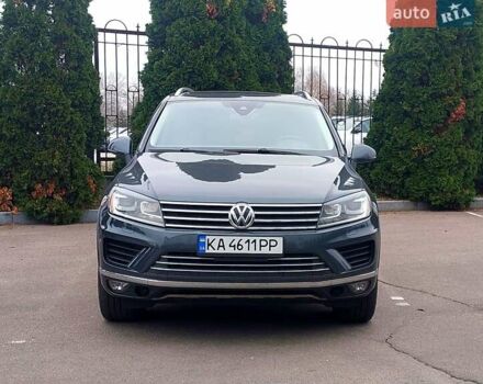 Серый Фольксваген Туарег, объемом двигателя 2.97 л и пробегом 273 тыс. км за 21999 $, фото 2 на Automoto.ua