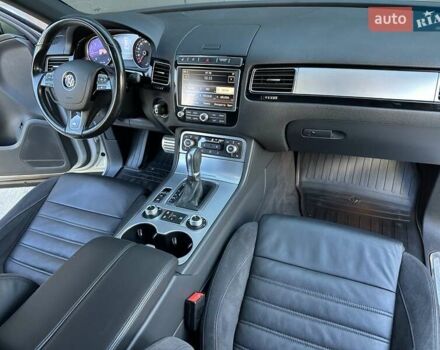 Серый Фольксваген Туарег, объемом двигателя 3 л и пробегом 193 тыс. км за 23450 $, фото 60 на Automoto.ua