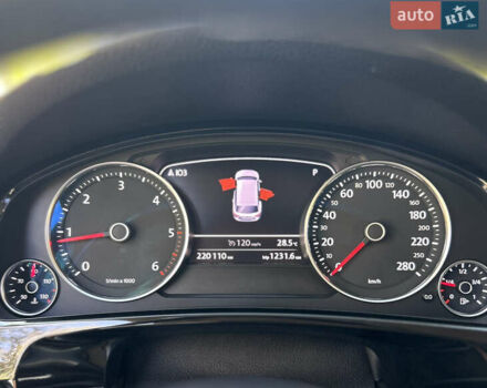 Сірий Фольксваген Туарег, об'ємом двигуна 2.97 л та пробігом 220 тис. км за 21400 $, фото 17 на Automoto.ua