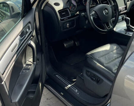 Серый Фольксваген Туарег, объемом двигателя 3 л и пробегом 173 тыс. км за 32000 $, фото 11 на Automoto.ua