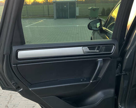 Серый Фольксваген Туарег, объемом двигателя 2.97 л и пробегом 200 тыс. км за 28500 $, фото 13 на Automoto.ua