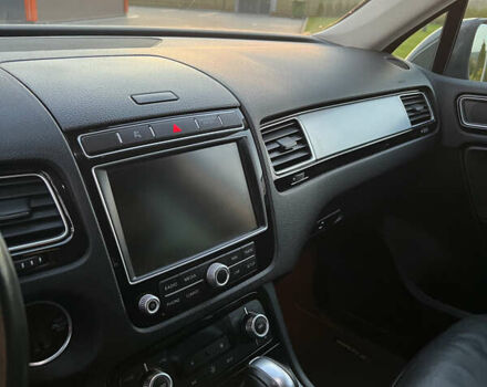 Серый Фольксваген Туарег, объемом двигателя 2.97 л и пробегом 200 тыс. км за 28500 $, фото 47 на Automoto.ua