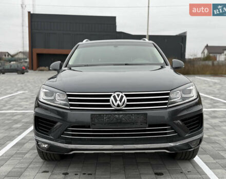 Серый Фольксваген Туарег, объемом двигателя 3 л и пробегом 186 тыс. км за 22500 $, фото 2 на Automoto.ua