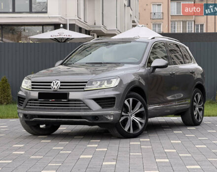 Серый Фольксваген Туарег, объемом двигателя 3 л и пробегом 228 тыс. км за 24900 $, фото 1 на Automoto.ua
