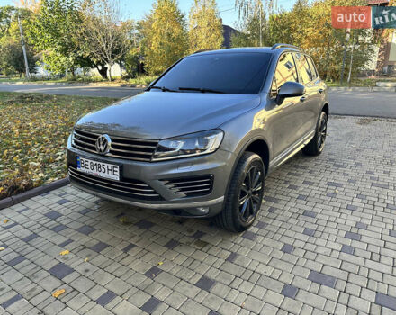 Серый Фольксваген Туарег, объемом двигателя 2.97 л и пробегом 240 тыс. км за 27500 $, фото 27 на Automoto.ua