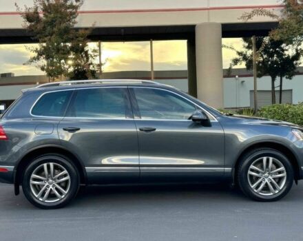 Серый Фольксваген Туарег, объемом двигателя 3 л и пробегом 72 тыс. км за 13600 $, фото 2 на Automoto.ua