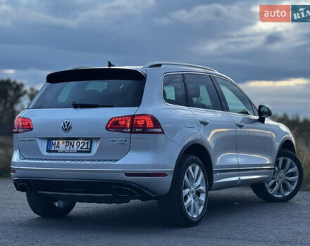Серый Фольксваген Туарег, объемом двигателя 3 л и пробегом 205 тыс. км за 27500 $, фото 5 на Automoto.ua