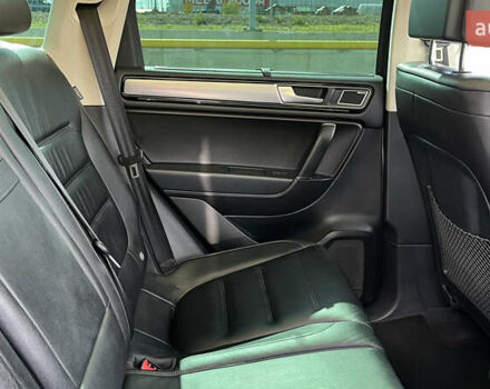 Серый Фольксваген Туарег, объемом двигателя 3 л и пробегом 173 тыс. км за 32000 $, фото 23 на Automoto.ua