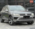 Серый Фольксваген Туарег, объемом двигателя 3 л и пробегом 228 тыс. км за 24900 $, фото 1 на Automoto.ua