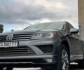 Серый Фольксваген Туарег, объемом двигателя 3 л и пробегом 190 тыс. км за 24000 $, фото 2 на Automoto.ua