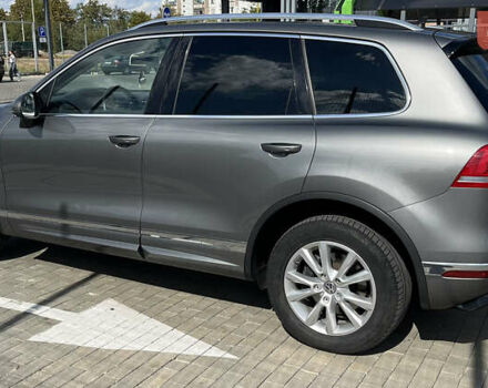 Серый Фольксваген Туарег, объемом двигателя 3 л и пробегом 173 тыс. км за 32000 $, фото 7 на Automoto.ua