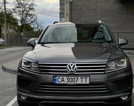 Серый Фольксваген Туарег, объемом двигателя 3 л и пробегом 190 тыс. км за 24000 $, фото 3 на Automoto.ua