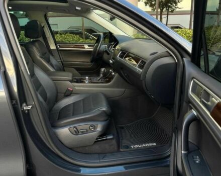 Серый Фольксваген Туарег, объемом двигателя 3 л и пробегом 72 тыс. км за 13600 $, фото 11 на Automoto.ua