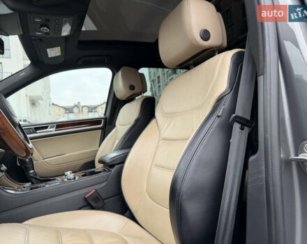 Серый Фольксваген Туарег, объемом двигателя 3 л и пробегом 228 тыс. км за 24900 $, фото 26 на Automoto.ua