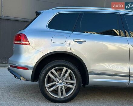 Серый Фольксваген Туарег, объемом двигателя 3 л и пробегом 193 тыс. км за 23450 $, фото 7 на Automoto.ua