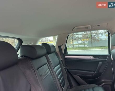 Серый Фольксваген Туарег, объемом двигателя 2.97 л и пробегом 196 тыс. км за 28000 $, фото 13 на Automoto.ua