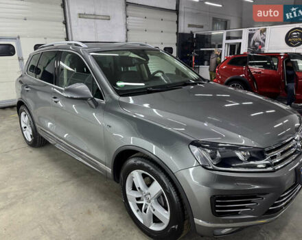 Сірий Фольксваген Туарег, об'ємом двигуна 2.97 л та пробігом 104 тис. км за 29900 $, фото 3 на Automoto.ua