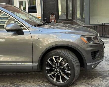 Сірий Фольксваген Туарег, об'ємом двигуна 3.6 л та пробігом 145 тис. км за 19000 $, фото 31 на Automoto.ua