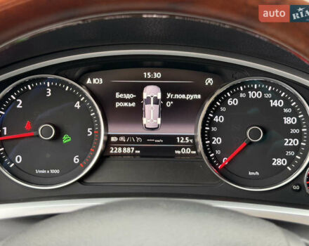 Серый Фольксваген Туарег, объемом двигателя 3 л и пробегом 228 тыс. км за 24900 $, фото 59 на Automoto.ua