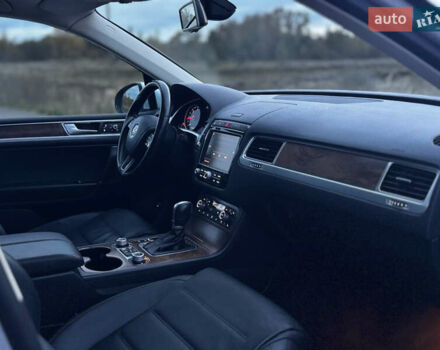 Серый Фольксваген Туарег, объемом двигателя 3 л и пробегом 205 тыс. км за 27500 $, фото 73 на Automoto.ua