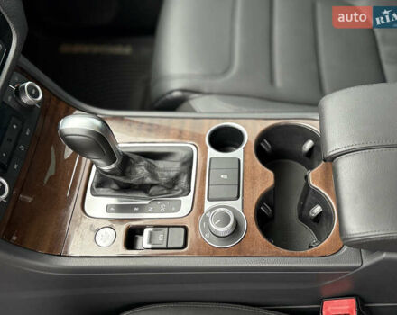 Серый Фольксваген Туарег, объемом двигателя 3 л и пробегом 186 тыс. км за 22500 $, фото 19 на Automoto.ua