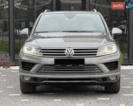 Серый Фольксваген Туарег, объемом двигателя 3 л и пробегом 228 тыс. км за 24900 $, фото 4 на Automoto.ua