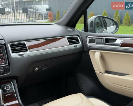 Серый Фольксваген Туарег, объемом двигателя 3 л и пробегом 228 тыс. км за 24900 $, фото 40 на Automoto.ua