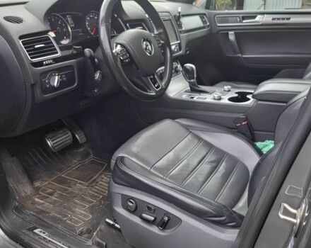 Серый Фольксваген Туарег, объемом двигателя 3 л и пробегом 80 тыс. км за 13000 $, фото 6 на Automoto.ua