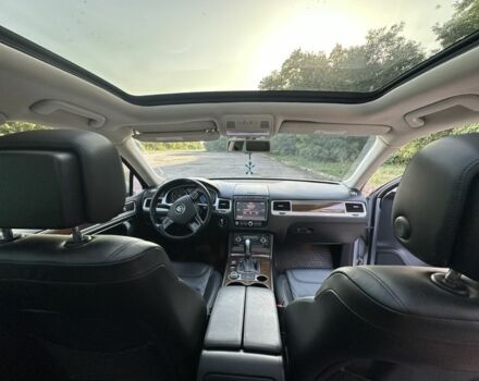 Серый Фольксваген Туарег, объемом двигателя 3 л и пробегом 225 тыс. км за 20750 $, фото 5 на Automoto.ua