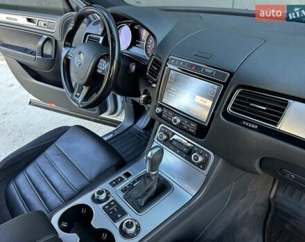 Серый Фольксваген Туарег, объемом двигателя 3 л и пробегом 193 тыс. км за 23450 $, фото 47 на Automoto.ua