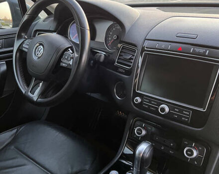 Серый Фольксваген Туарег, объемом двигателя 2.97 л и пробегом 200 тыс. км за 28500 $, фото 43 на Automoto.ua