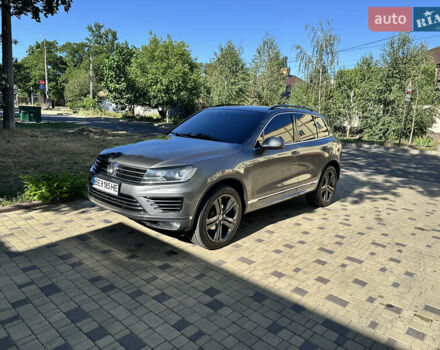 Серый Фольксваген Туарег, объемом двигателя 2.97 л и пробегом 240 тыс. км за 27500 $, фото 5 на Automoto.ua