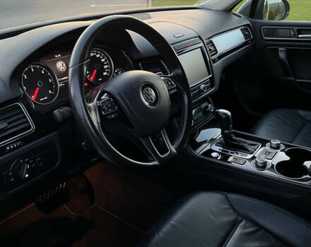 Серый Фольксваген Туарег, объемом двигателя 2.97 л и пробегом 200 тыс. км за 28500 $, фото 58 на Automoto.ua