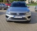 Серый Фольксваген Туарег, объемом двигателя 3 л и пробегом 299 тыс. км за 29500 $, фото 1 на Automoto.ua