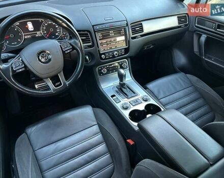 Серый Фольксваген Туарег, объемом двигателя 3 л и пробегом 193 тыс. км за 23450 $, фото 93 на Automoto.ua