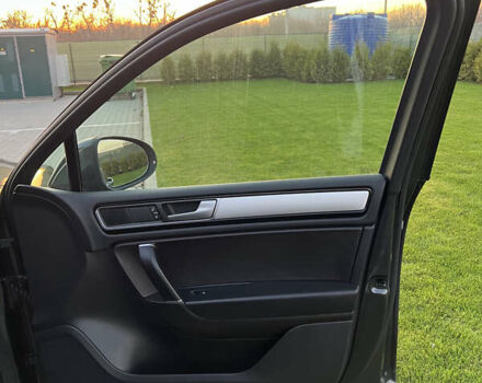 Серый Фольксваген Туарег, объемом двигателя 2.97 л и пробегом 200 тыс. км за 28500 $, фото 14 на Automoto.ua