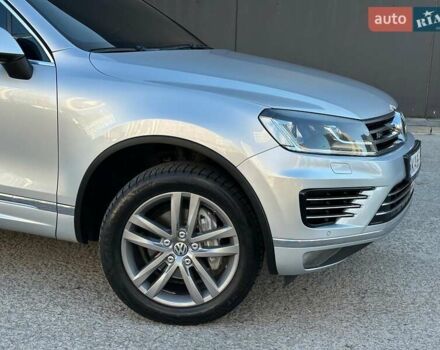 Серый Фольксваген Туарег, объемом двигателя 3 л и пробегом 193 тыс. км за 23450 $, фото 5 на Automoto.ua