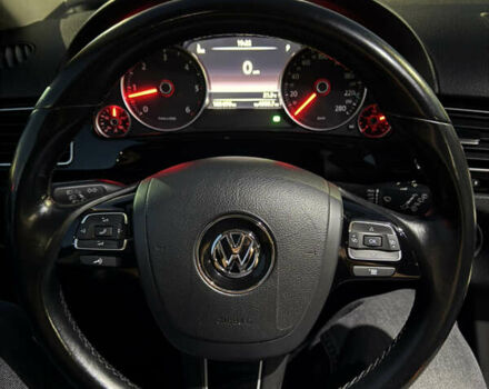 Серый Фольксваген Туарег, объемом двигателя 2.97 л и пробегом 186 тыс. км за 23500 $, фото 16 на Automoto.ua