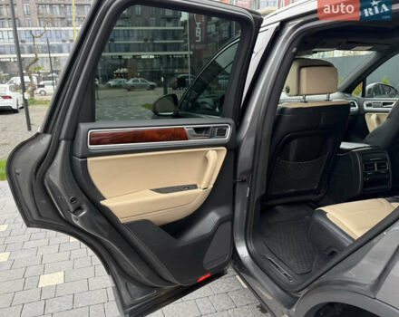 Серый Фольксваген Туарег, объемом двигателя 3 л и пробегом 228 тыс. км за 24900 $, фото 28 на Automoto.ua