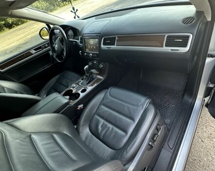 Серый Фольксваген Туарег, объемом двигателя 3 л и пробегом 225 тыс. км за 20750 $, фото 7 на Automoto.ua