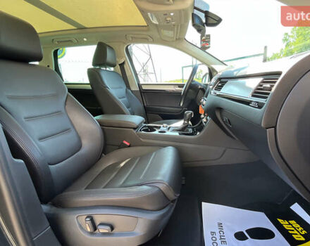 Серый Фольксваген Туарег, объемом двигателя 3 л и пробегом 158 тыс. км за 22900 $, фото 27 на Automoto.ua