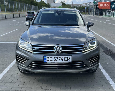 Серый Фольксваген Туарег, объемом двигателя 3 л и пробегом 173 тыс. км за 32000 $, фото 1 на Automoto.ua