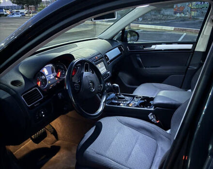 Серый Фольксваген Туарег, объемом двигателя 2.97 л и пробегом 186 тыс. км за 23500 $, фото 11 на Automoto.ua