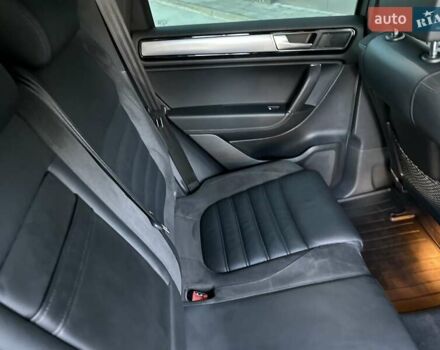 Серый Фольксваген Туарег, объемом двигателя 3 л и пробегом 193 тыс. км за 23450 $, фото 98 на Automoto.ua