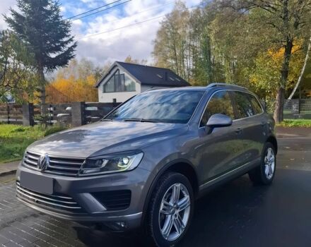 Серый Фольксваген Туарег, объемом двигателя 3 л и пробегом 80 тыс. км за 13000 $, фото 2 на Automoto.ua