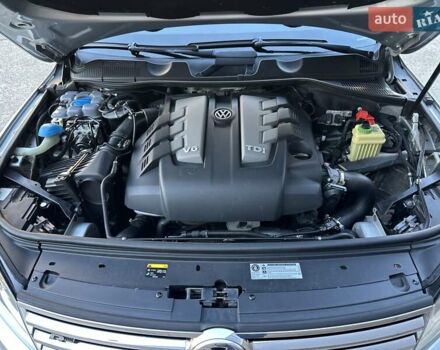 Серый Фольксваген Туарег, объемом двигателя 3 л и пробегом 193 тыс. км за 23450 $, фото 105 на Automoto.ua
