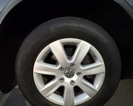 Серый Фольксваген Туарег, объемом двигателя 2.97 л и пробегом 186 тыс. км за 23500 $, фото 3 на Automoto.ua