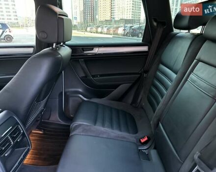 Серый Фольксваген Туарег, объемом двигателя 3 л и пробегом 193 тыс. км за 23450 $, фото 92 на Automoto.ua