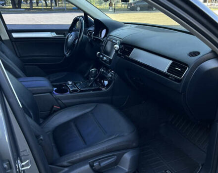 Сірий Фольксваген Туарег, об'ємом двигуна 2.97 л та пробігом 220 тис. км за 21400 $, фото 10 на Automoto.ua